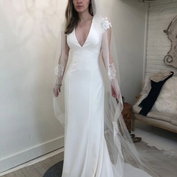 Nouvelle Amsale Amanda Wedding Gown Size 10 - Picture 3 of 10